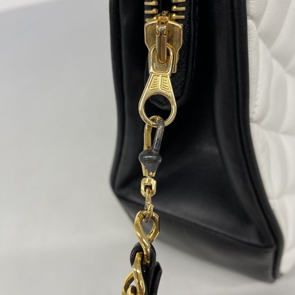 CHANEL Black Lambskin Leather Shoulder Bag - Picture 9 of 11